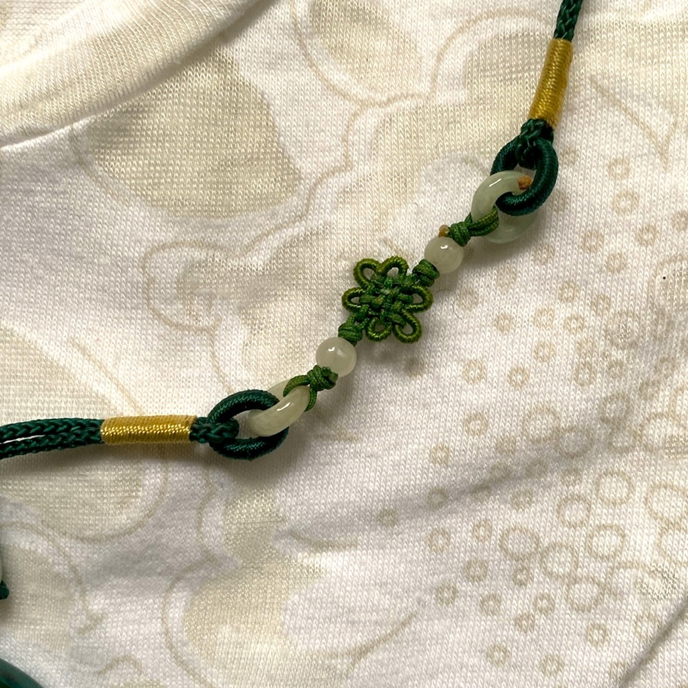 Jewelry green glass beaded necklace. - Picture 8 of 8